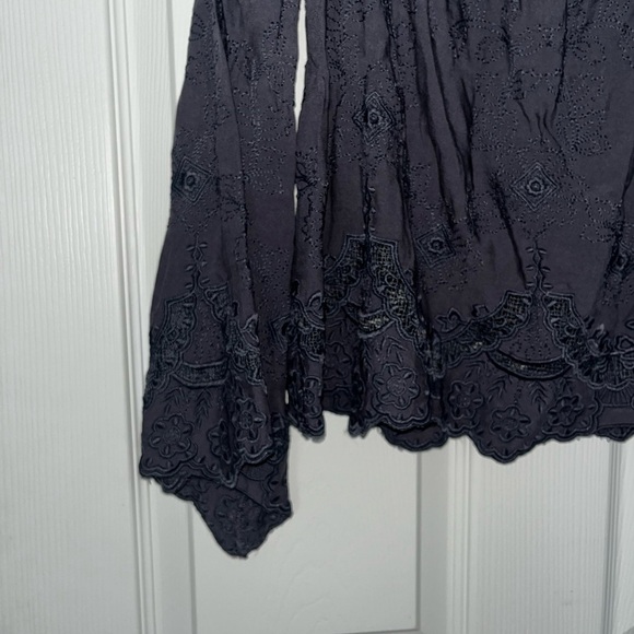 Off the Shoulder navy blouse - Picture 2 of 6